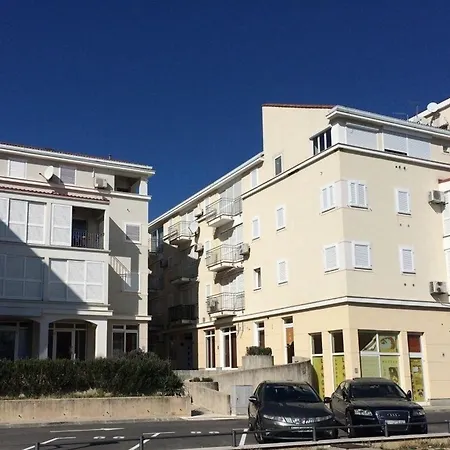 Gemuetliche Ferienwohnung In In Marina アパート